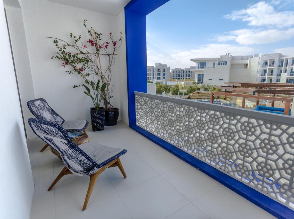 Cloud 7 Residences Ayla Aqaba Exteriör bild A balcony