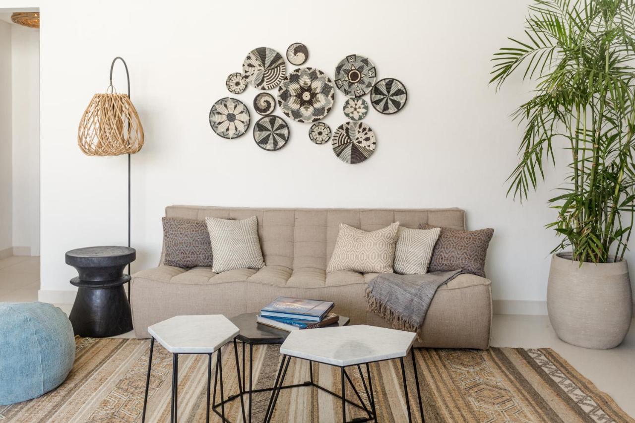 Cloud 7 Residences Ayla Aqaba Exteriör bild A living room with a sofa