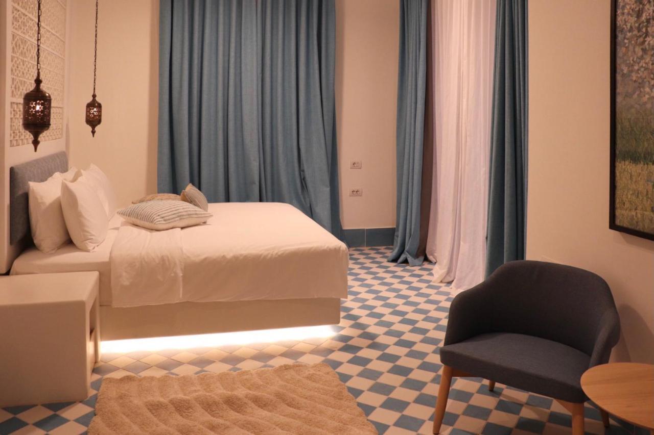 Cloud 7 Residences Ayla Aqaba Exteriör bild A room at the hotel