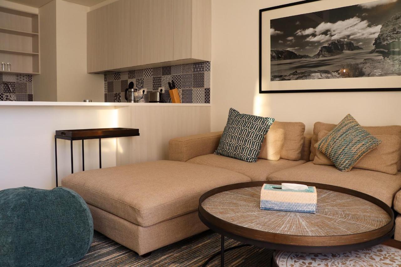 Cloud 7 Residences Ayla Aqaba Exteriör bild A living room with a chaise longue