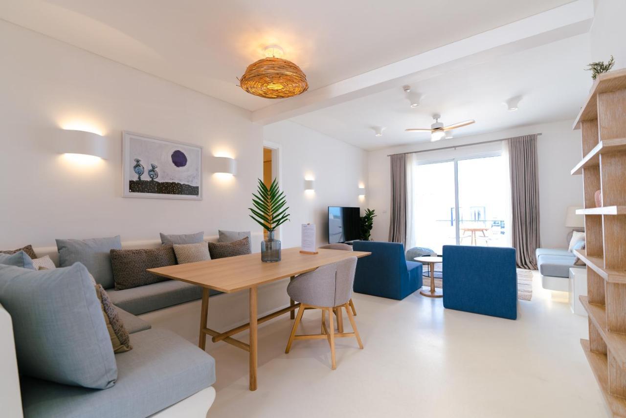 Cloud 7 Residences Ayla Aqaba Exteriör bild A living room
