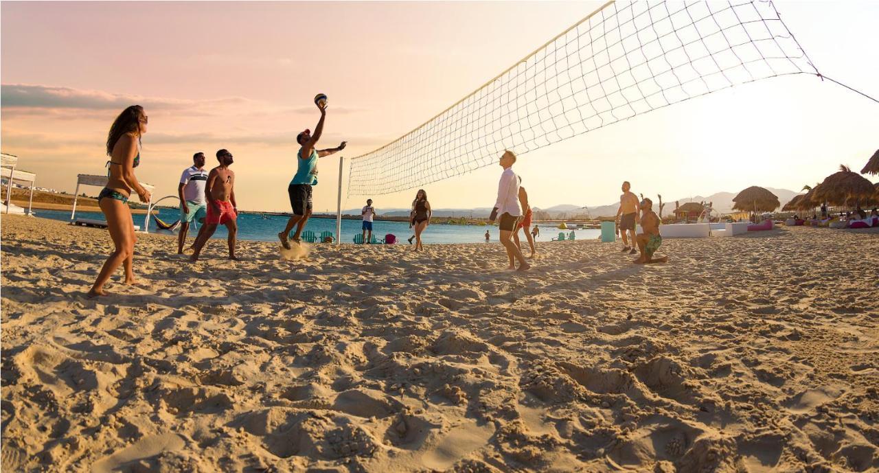 Cloud 7 Residences Ayla Aqaba Exteriör bild Beach volleyball at the Atlantis Paradise Island