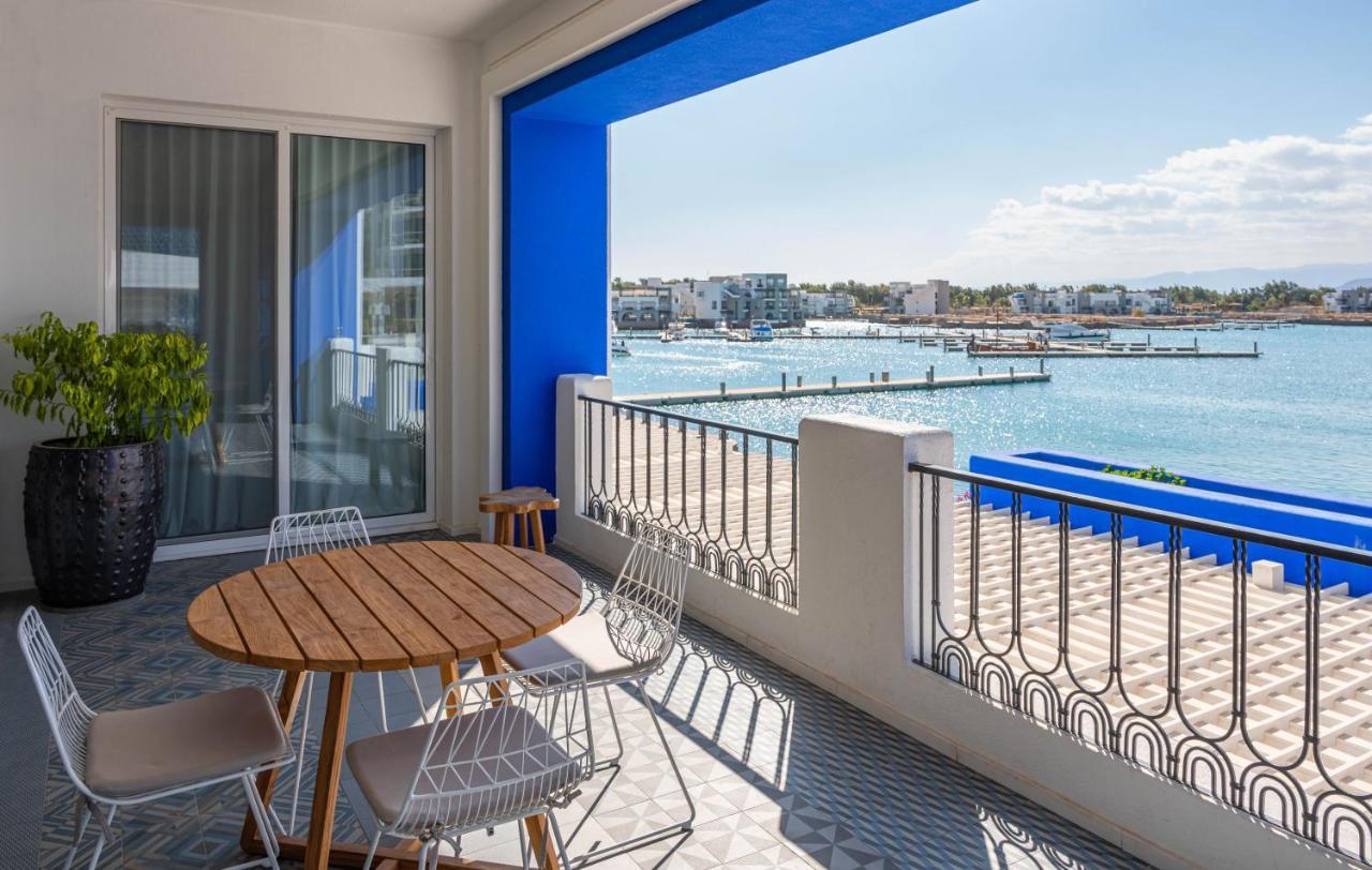 Cloud 7 Residences Ayla Aqaba Exteriör bild A balcony