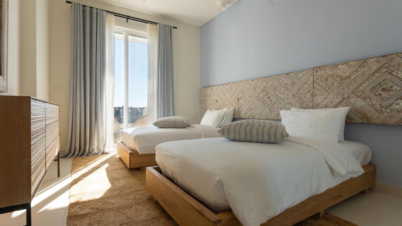 Cloud 7 Residences Ayla Aqaba Exteriör bild A bedroom at the hotel