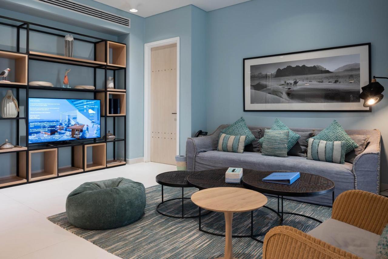 Cloud 7 Residences Ayla Aqaba Exteriör bild A living room