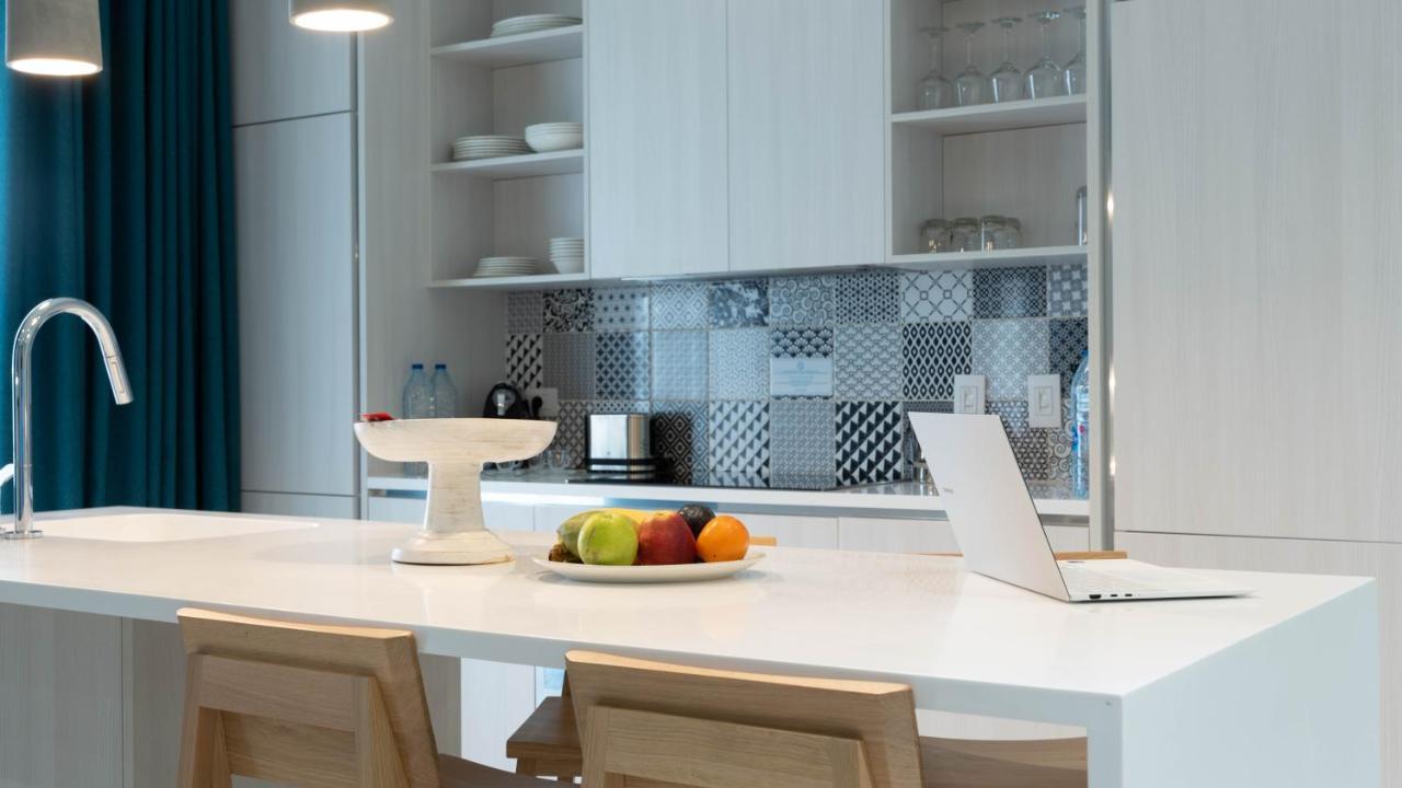Cloud 7 Residences Ayla Aqaba Exteriör bild A modern kitchen
