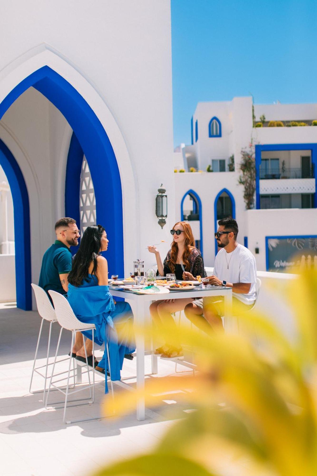 Cloud 7 Residences Ayla Aqaba Exteriör bild The restaurant