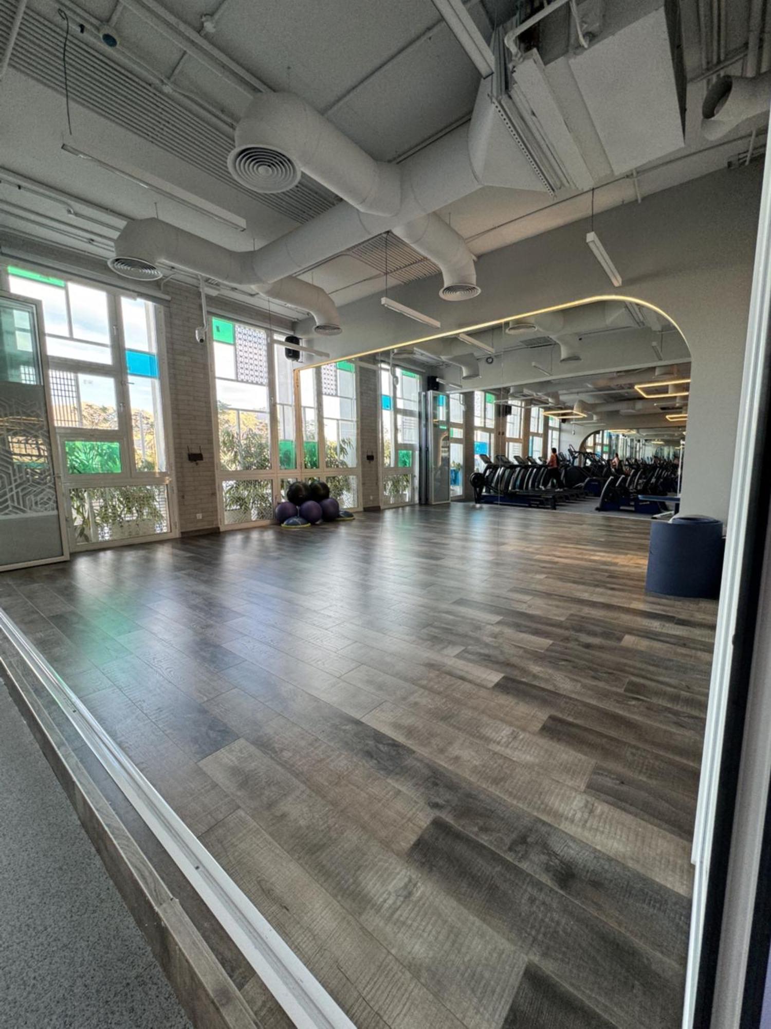 Cloud 7 Residences Ayla Aqaba Exteriör bild The gym at the 2019-2020 season
